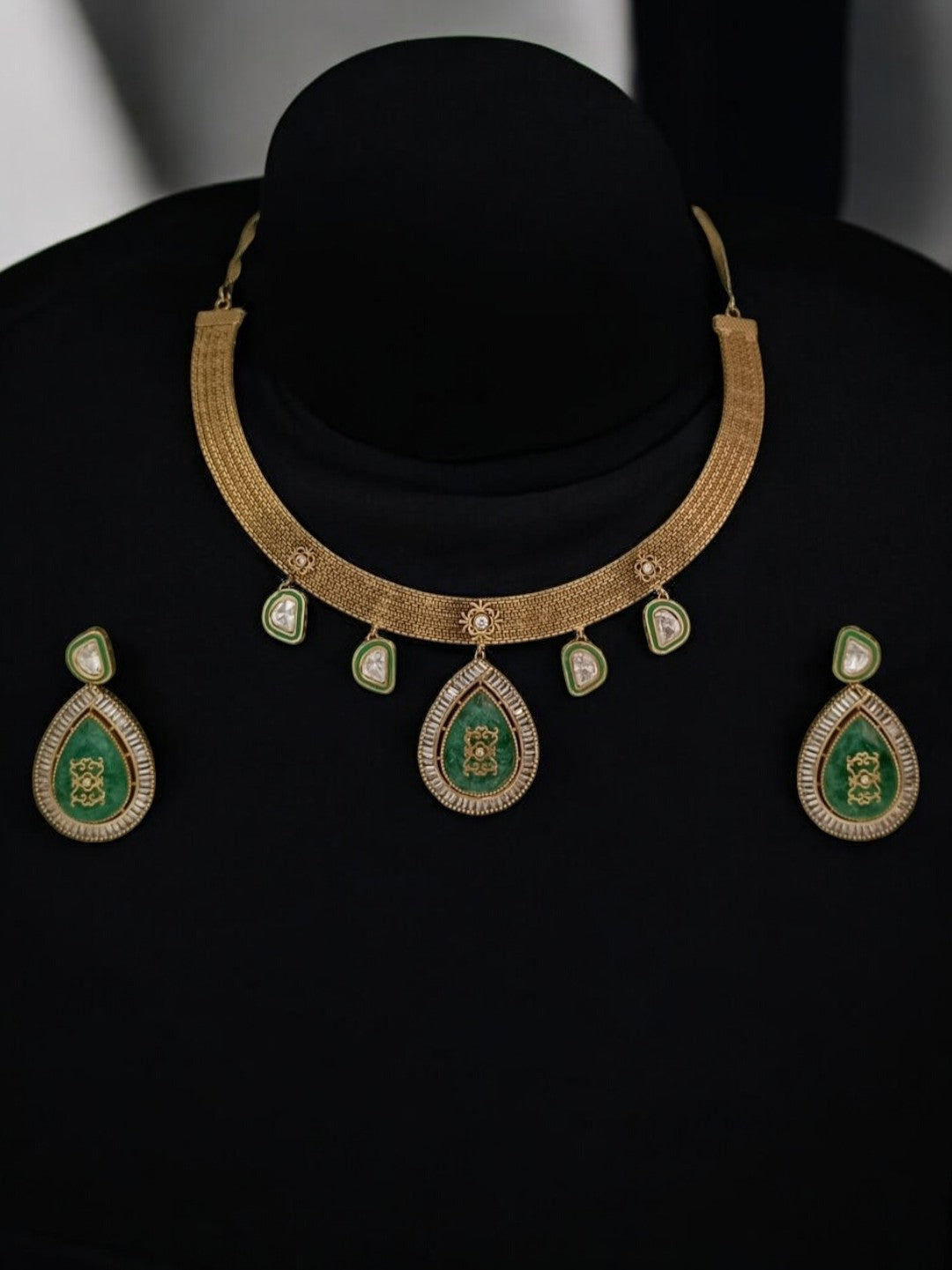 emerald kundan set, green teardrop necklace, bridal gold choker, royal festive jewellery, meenakari necklace set, ethnic kundan design, traditional necklace, House of Pranvi signature, statement bridal jewellery, regal Indian jewellery