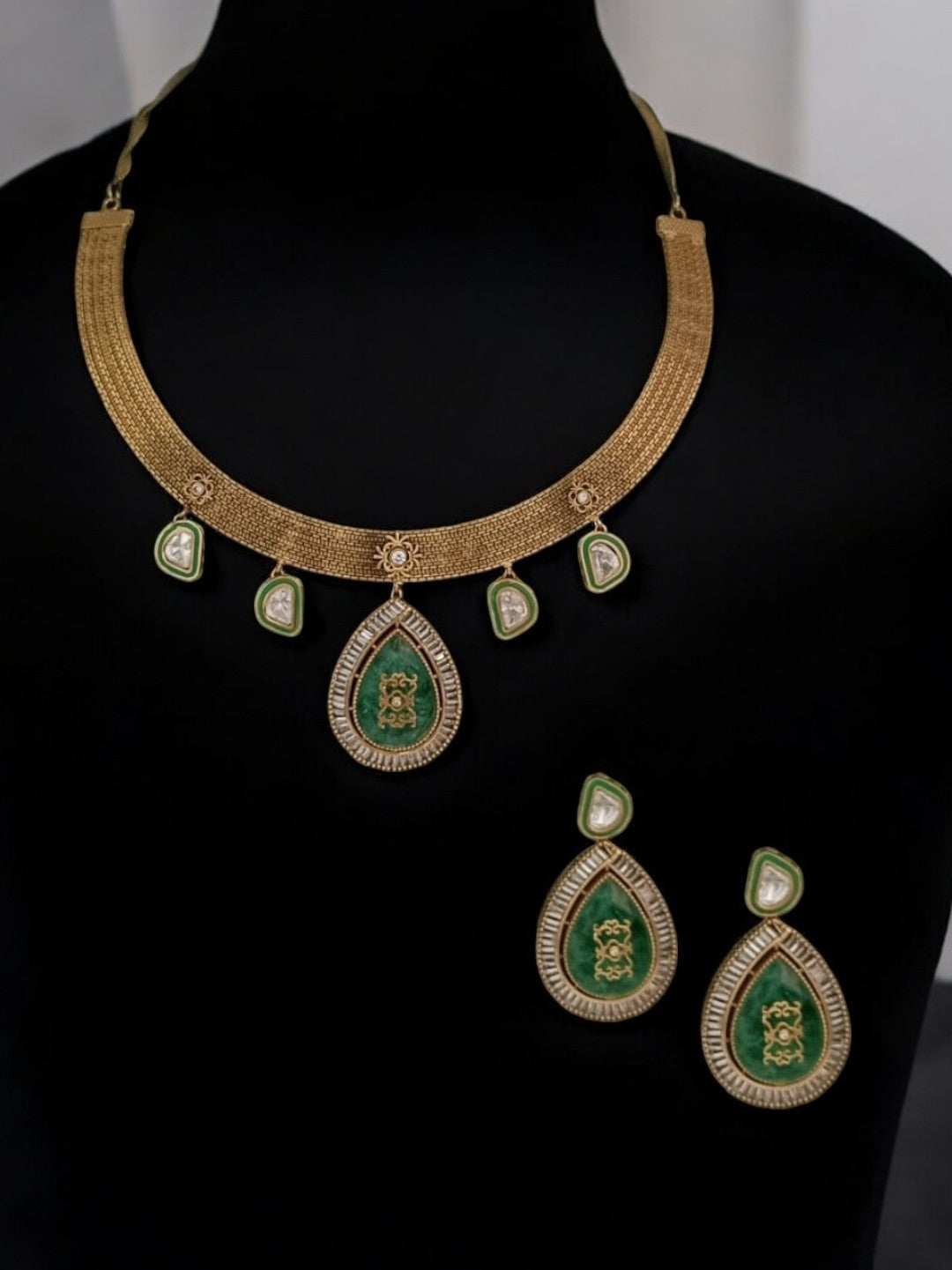 emerald kundan set, green teardrop necklace, bridal gold choker, royal festive jewellery, meenakari necklace set, ethnic kundan design, traditional necklace, House of Pranvi signature, statement bridal jewellery, regal Indian jewellery