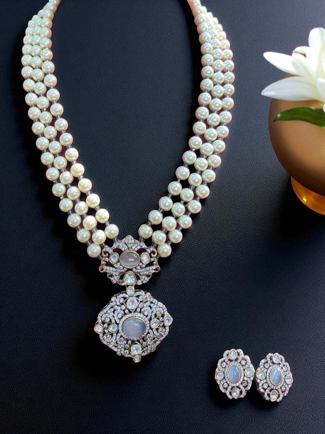 pearl necklace set, bridal pearl jewellery, antique necklace, royal jewellery, wedding necklace, kundan pearl necklace, traditional jewellery, statement necklace, luxury necklace, House of Pranvi jewellery, festive jewellery, party wear necklace