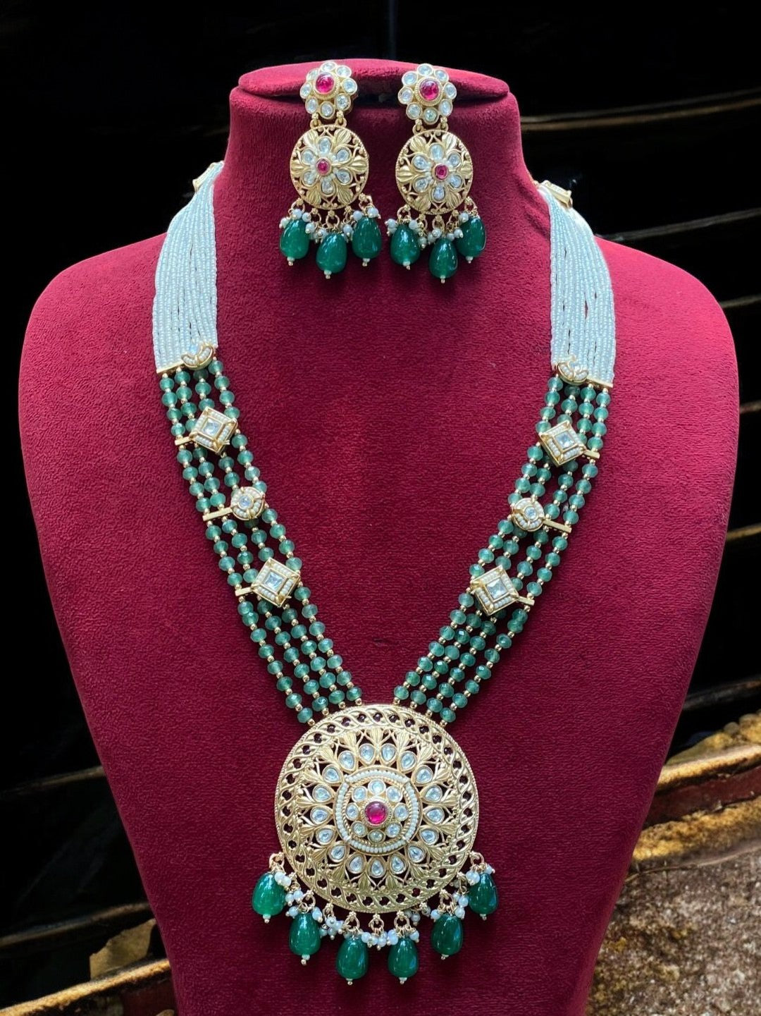 ROYAL EMERALD KUNDAN PEARL NECKLACE SET