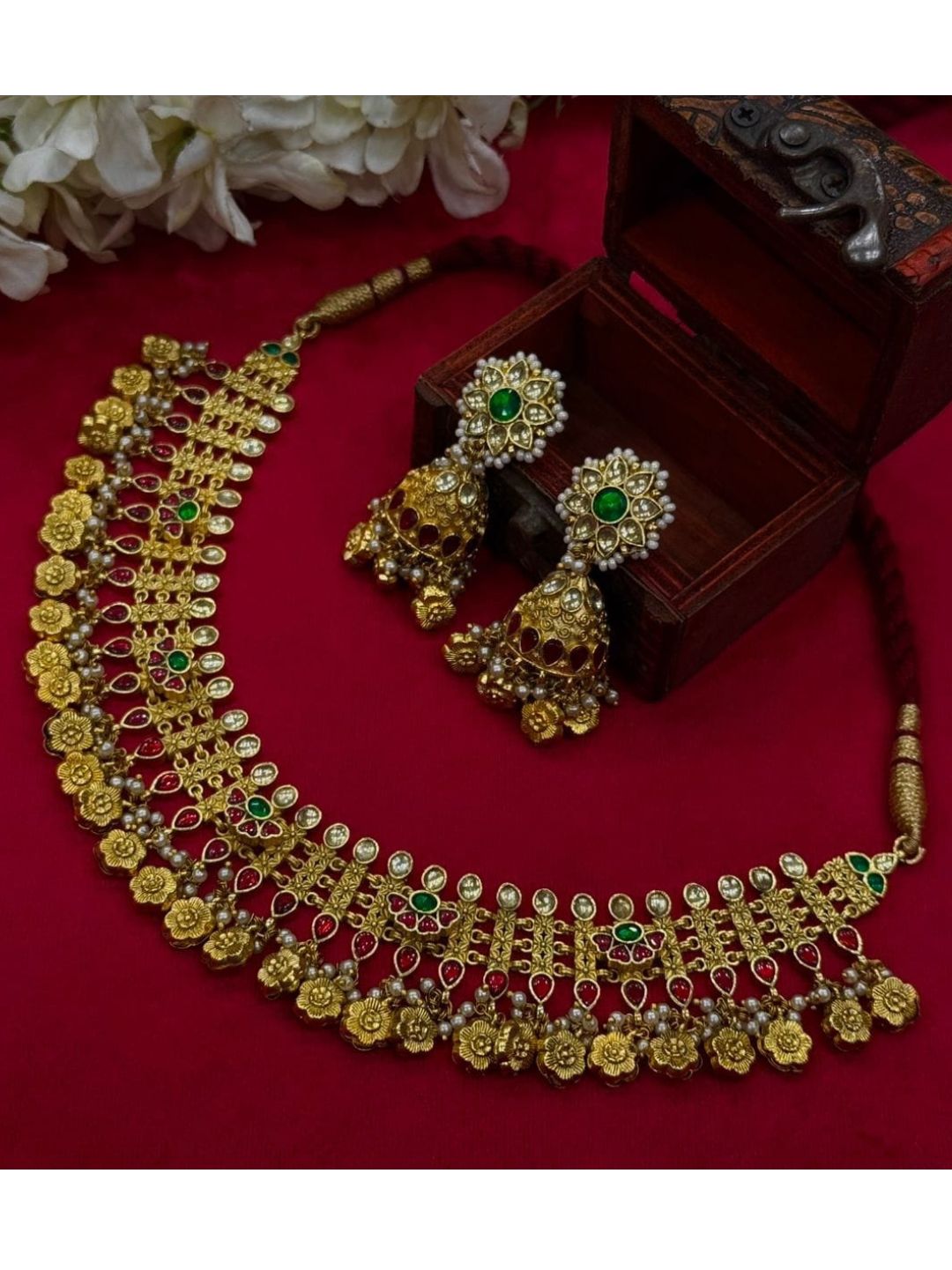 heritage, bridal jewellery, pearl necklace, ethnic accessory, kundan detailing, handcrafted set, temple-inspired, occasion wear