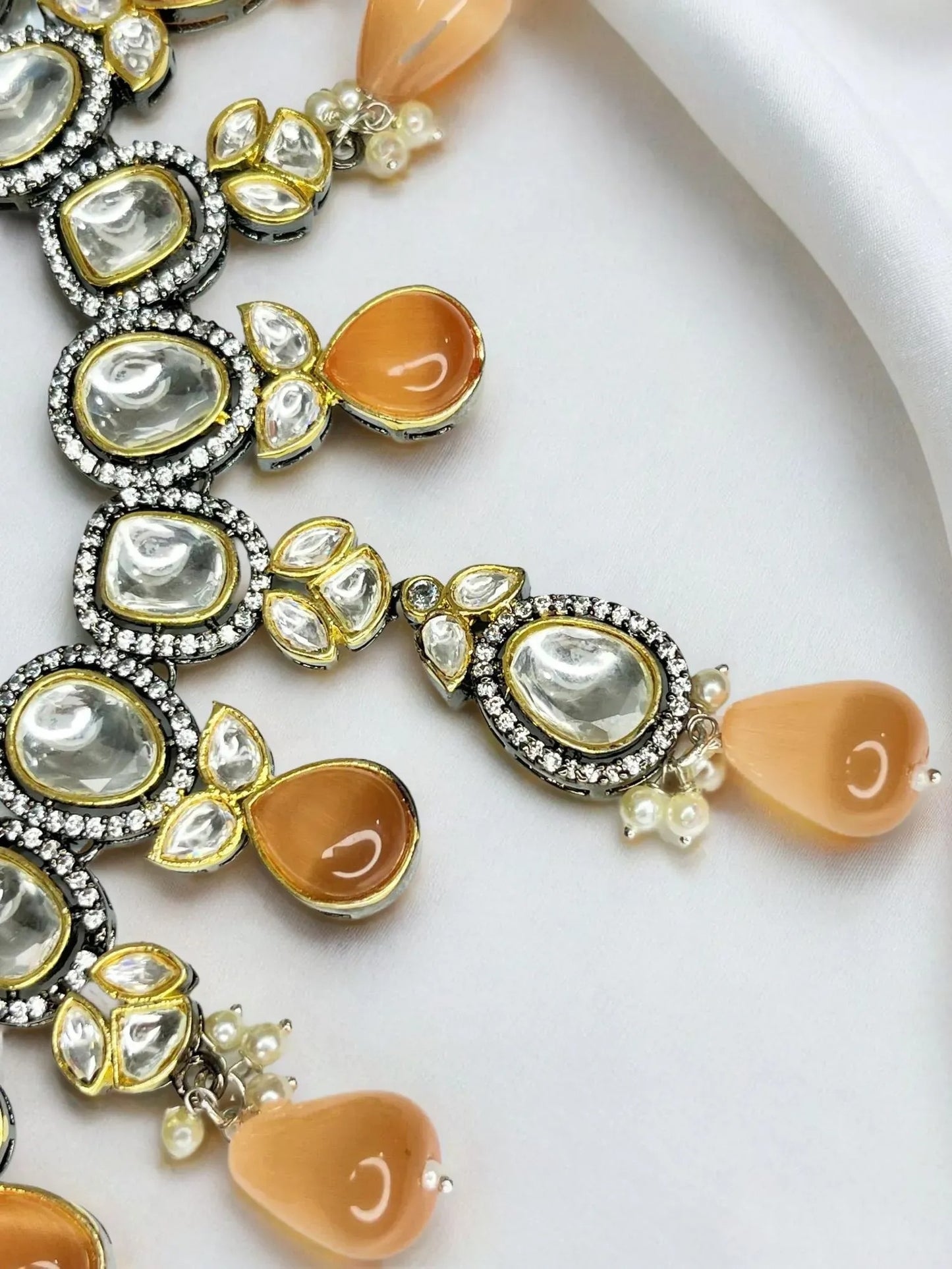 KAVYA CARNELIAN KUNDAN NECKLACE