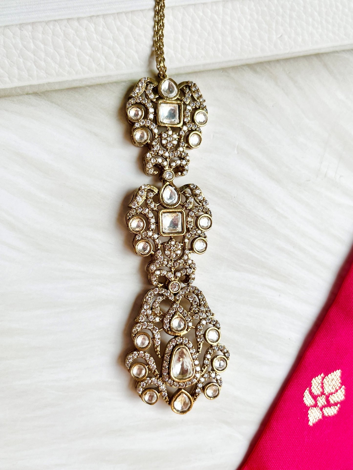 PARI EARRINGS WITH MAANG TIKKA