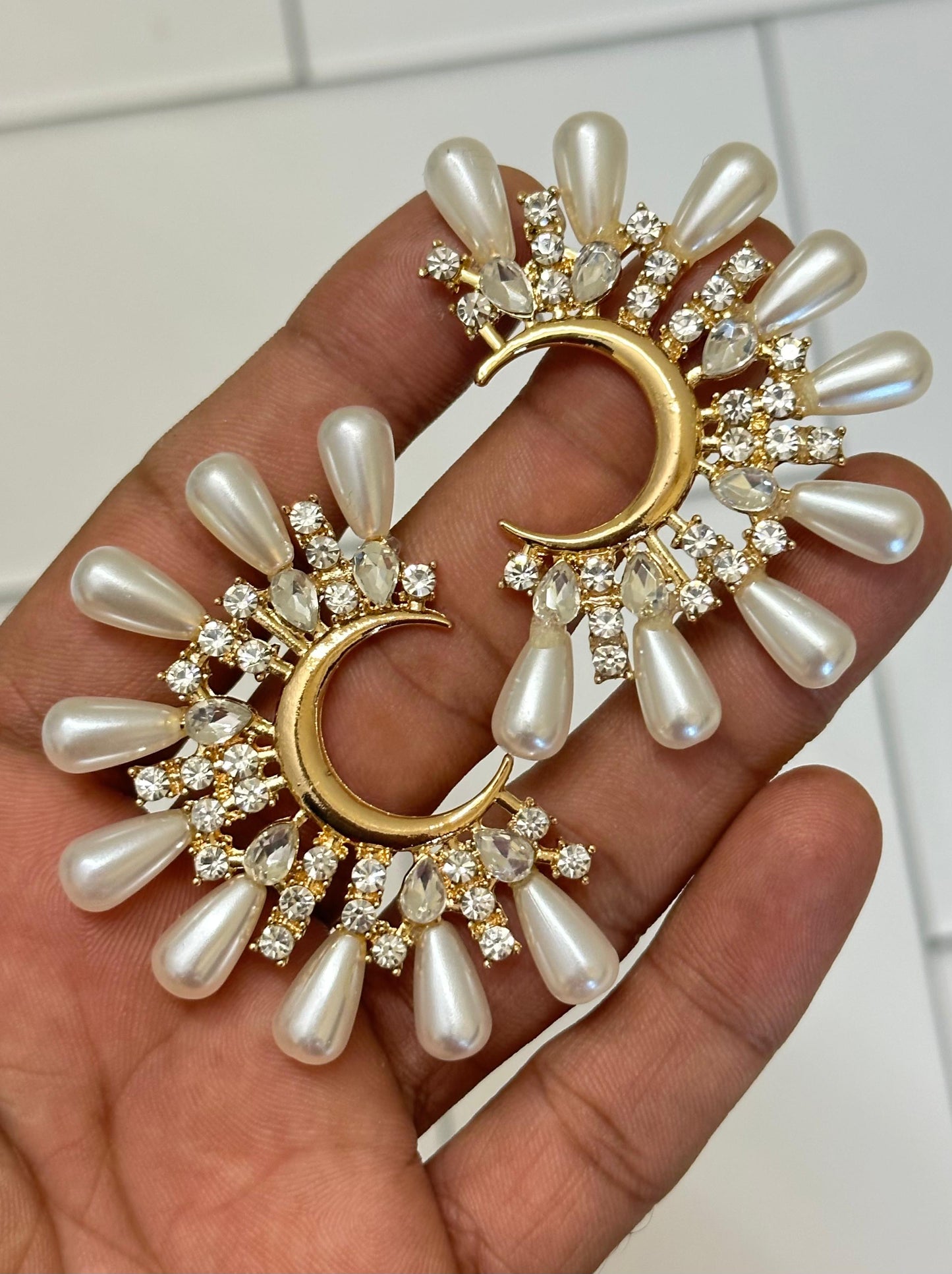 MOON SHAPE GOLD PEARL HOOPS