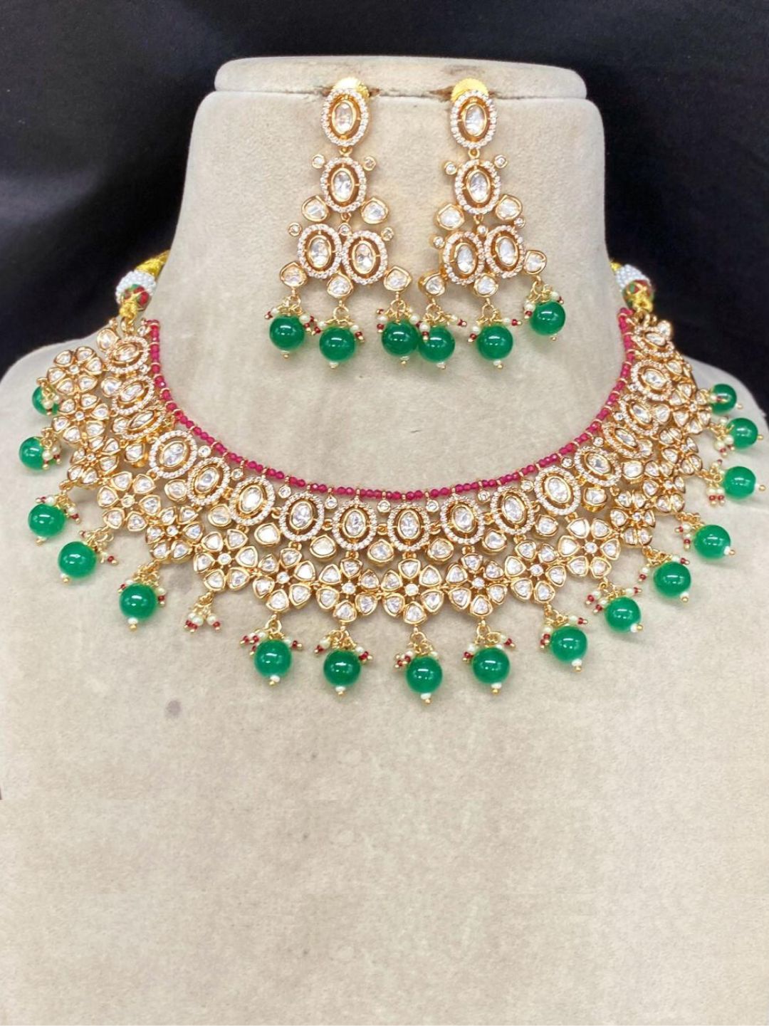 NEER EMERALD KUNDAN JEWELLERY SET
