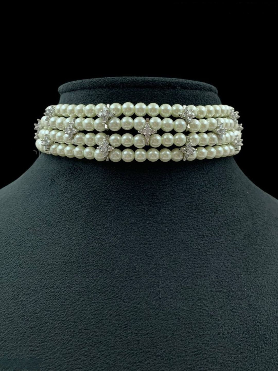 ELEGANT 3-LAYER PEARL CHOKER WITH DIAMOND STUDDED