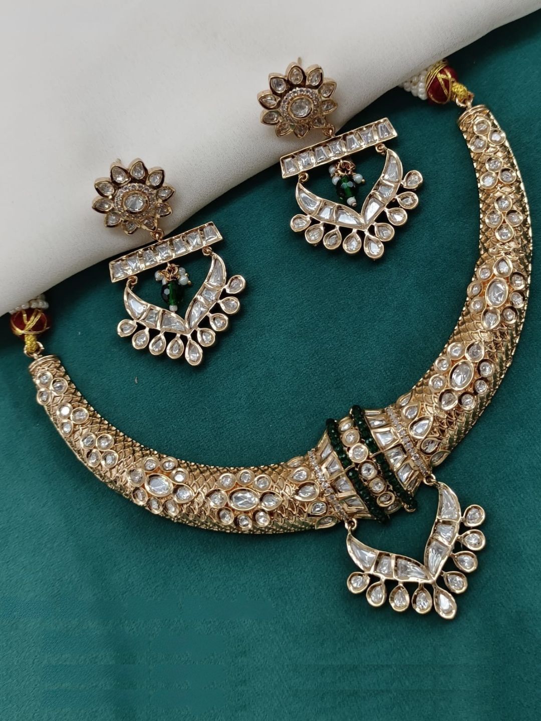 ROYAL EMERALD KUNDAN JEWELLERY SET