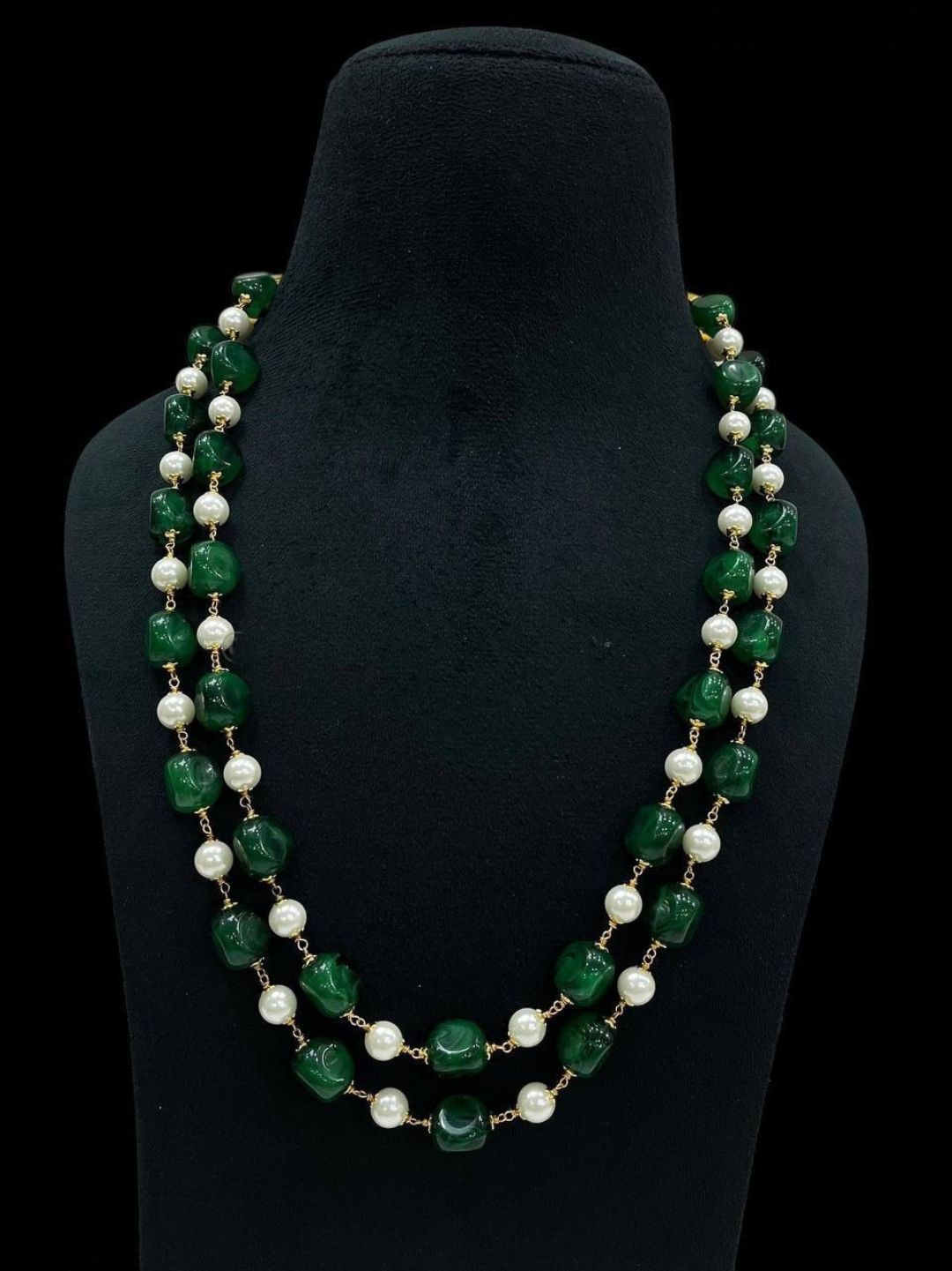 EMERALD GREEN BEADED PEARL NECKLACE
