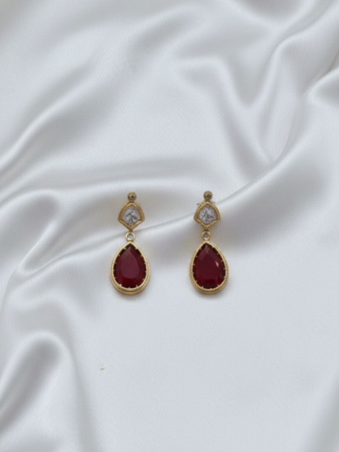 AARADHYA TRIANGLE KUNDAN DROP NECKLACE SET