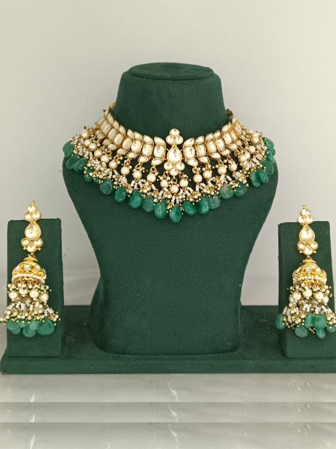 ISHYA EMERALD JADAU JEWELLERY SET