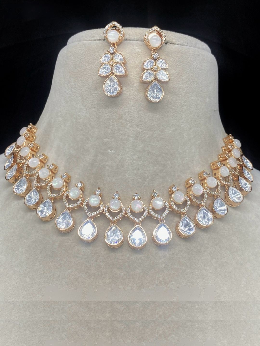 LUNA IVORY KUNDAN JEWELLERY SET