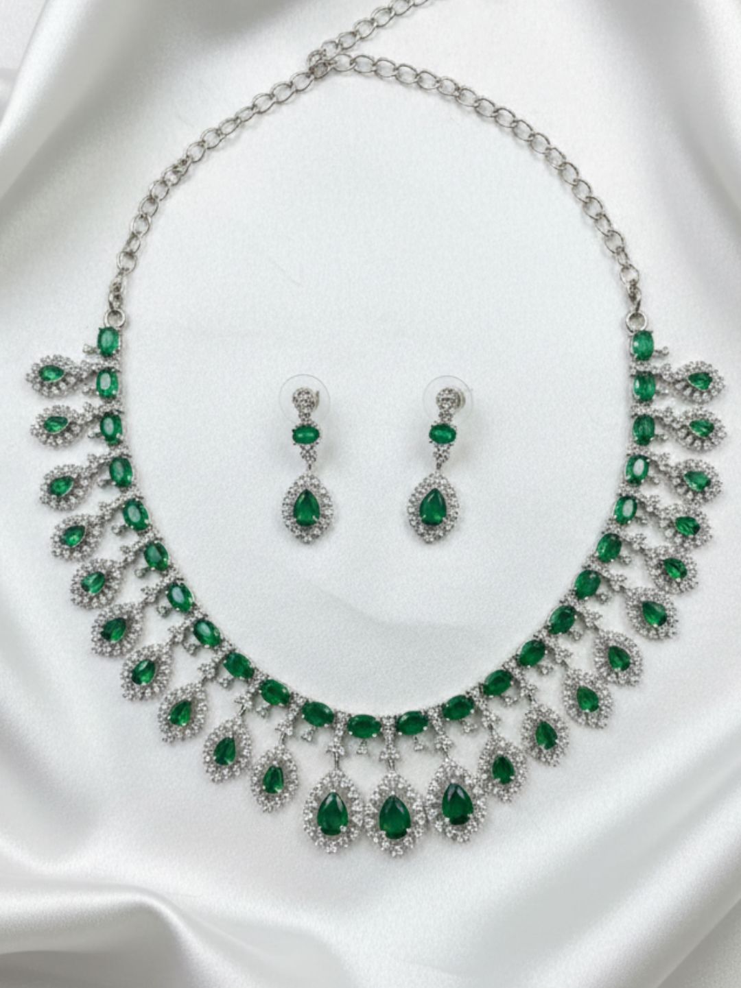 YAVIRA EMERALD AD NECKLACE SET