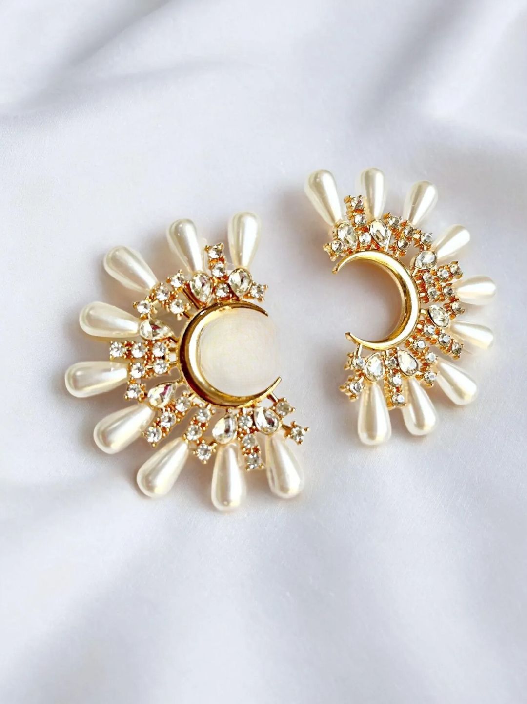 MOON SHAPE GOLD PEARL HOOPS