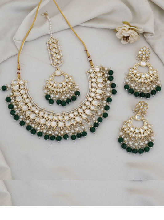 SOUMYA EMERALD NECKLACE SET