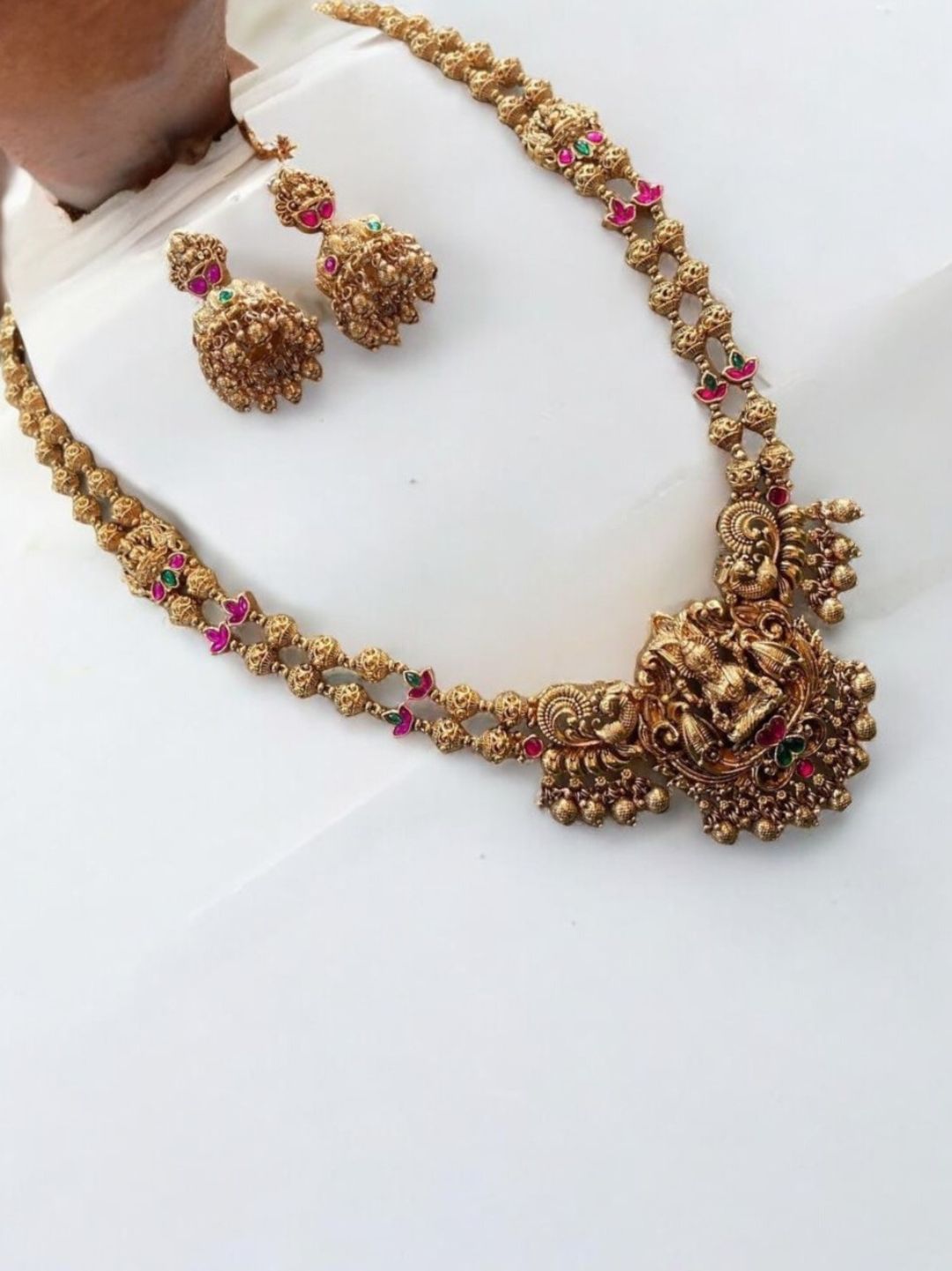 ELEGANT ANTIQUE LAKSHMI NECKLACE SET