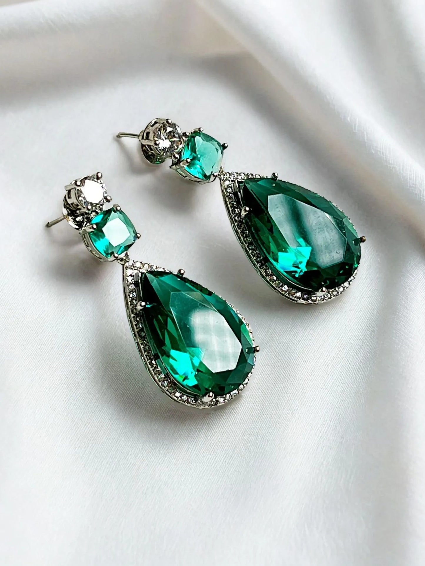 MUMTAZ EMERALD NECKLACE SET