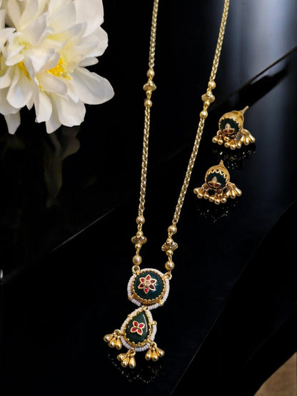 #MeenakariNecklace #GoldPlatedJewellery #HouseOfPranvi #TraditionalIndianJewellery #MinimalEthnicLook #FloralPendantNecklace #MeenaWorkJewellery #HandcraftedElegance #WeddingGuestJewels #DesiChicStyle

