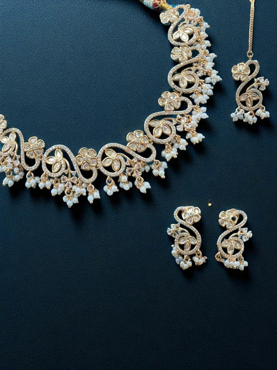 kundan floral set, light ethnic jewellery, pearl kundan necklace, festive wear jewellery, swirl design necklace, delicate kundan choker, indian bridesmaid jewellery, pastel ethnic set