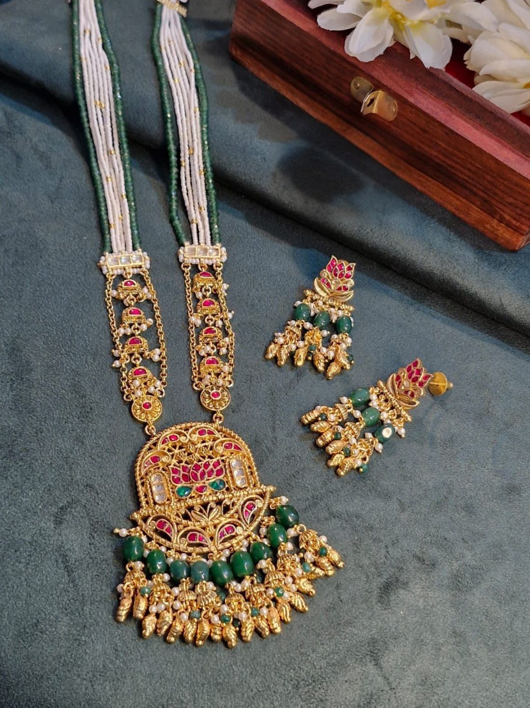 kundan, templejewellery, bridalset, emeraldbeads, traditionaljewellery, pearlnecklace, heritagecollection, festivejewellery, handcraftedjewellery, houseofpranvi