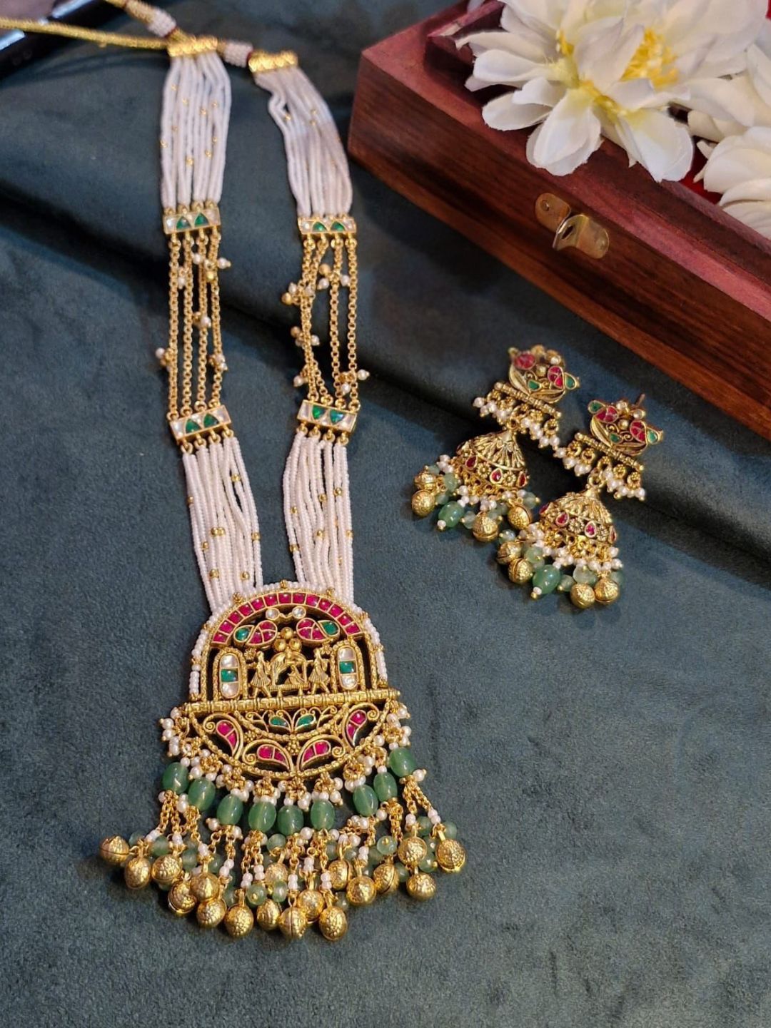 kundan, templejewellery, bridalset, emeraldbeads, traditionaljewellery, pearlnecklace, heritagecollection, festivejewellery, handcraftedjewellery, houseofpranvi