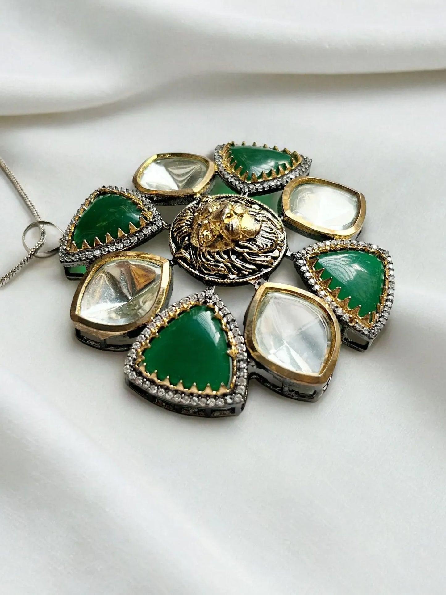 SAMIA EMERALD PENDANT SET