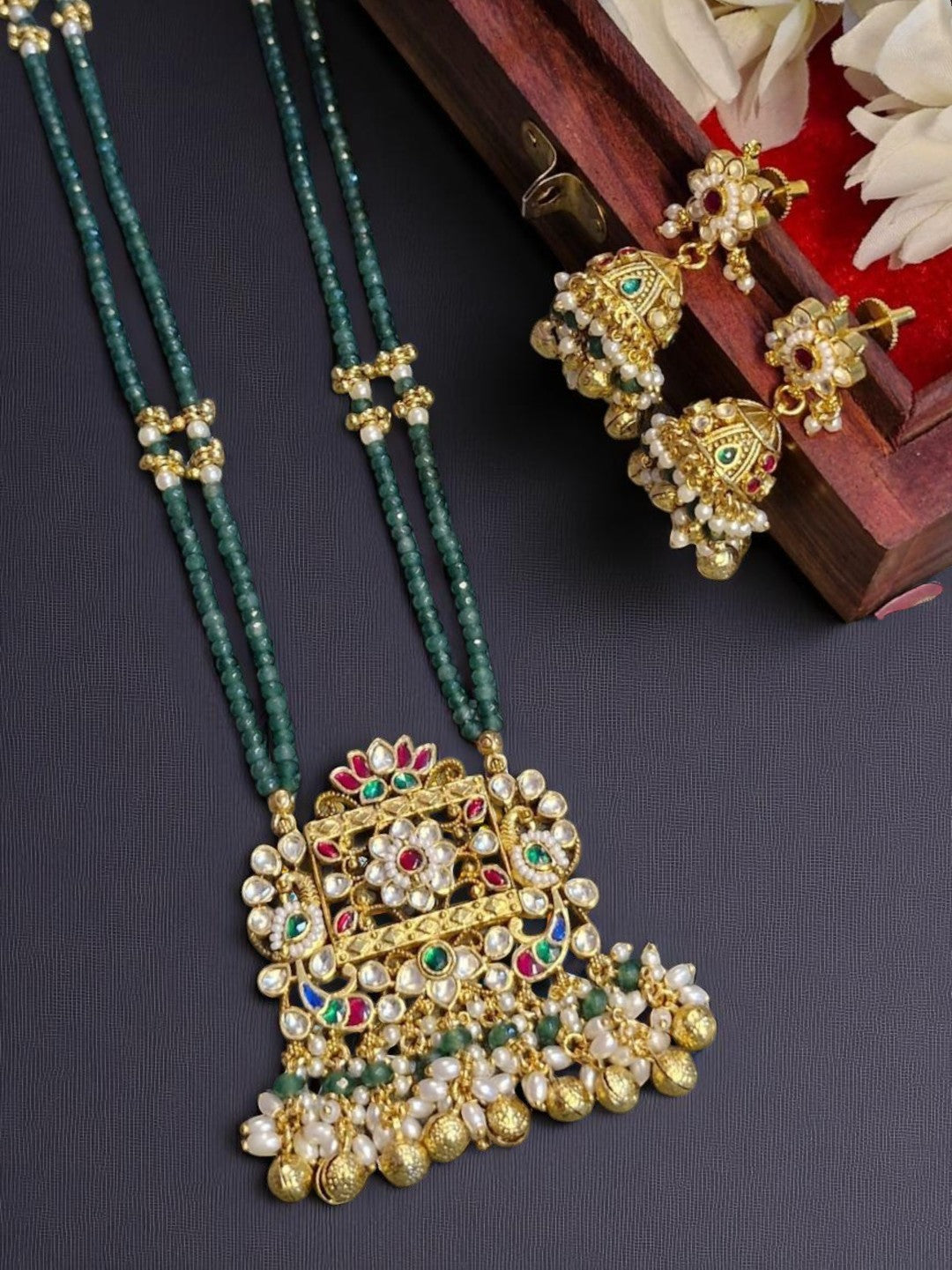 kundan, templejewellery, bridalset, emeraldbeads, traditionaljewellery, pearlnecklace, heritagecollection, festivejewellery, handcraftedjewellery, houseofpranvi