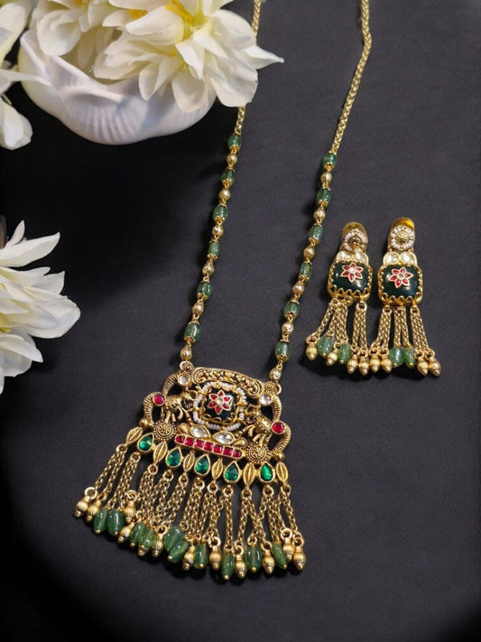 green kundan necklace set, antique gold jewelry, Indian festive necklace, floral kundan jewelry, House of Pranvi collection, traditional jewelry with beads, wedding guest jewelry, ethnic statement necklace, handcrafted necklace set, temple-style necklace

