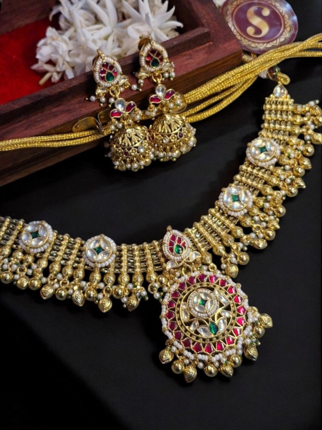 KundanChokerSet, TempleJewelryDesign, FestiveJewelrySet, BridalChokerNecklace, GoldToneJewels, TraditionalWeddingJewelry, DesignerEthnicSet, AntiqueLookJewelry, HeritageCraftedChoker