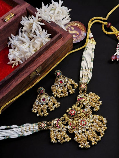 VintageKundanSet, PolkiChokerJewelry, MultistrandPearlNecklace, RedGreenJewelry, AntiqueGoldChoker, EthnicStatementJewels, BridalJewelryIndia, HandmadeJewelrySet, HeritageWeddingJewels