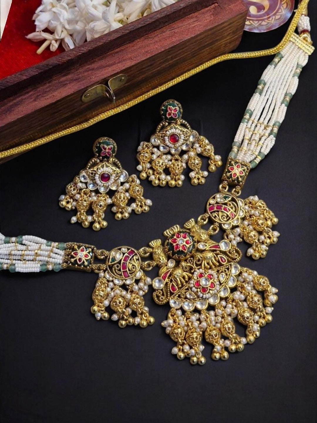 VintageKundanSet, PolkiChokerJewelry, MultistrandPearlNecklace, RedGreenJewelry, AntiqueGoldChoker, EthnicStatementJewels, BridalJewelryIndia, HandmadeJewelrySet, HeritageWeddingJewels