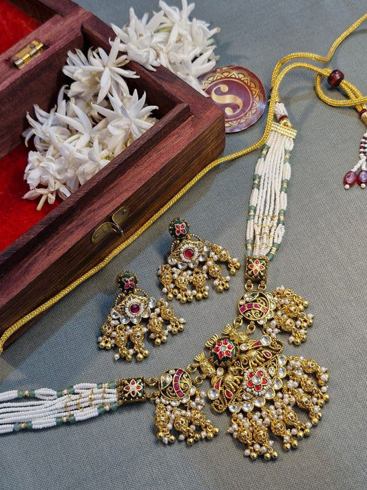 VintageKundanSet, PolkiChokerJewelry, MultistrandPearlNecklace, RedGreenJewelry, AntiqueGoldChoker, EthnicStatementJewels, BridalJewelryIndia, HandmadeJewelrySet, HeritageWeddingJewels