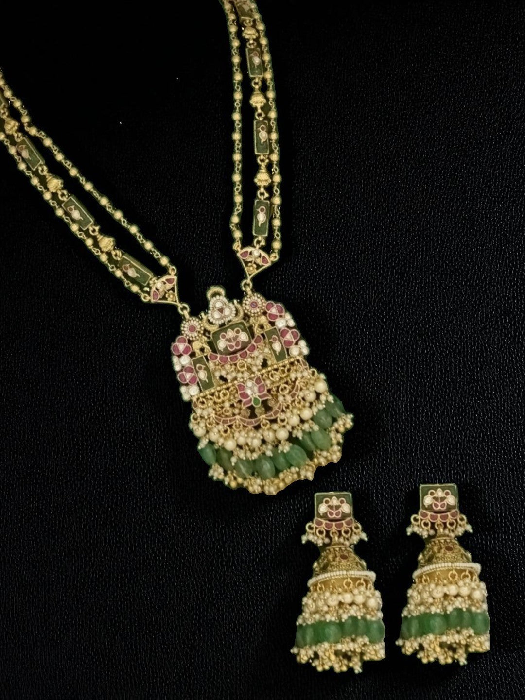 pearl jewellery set, bridal necklace, traditional indian jewellery, elegant necklace set, ethnic accessories, wedding wear jewellery, hand strung pearls, festive jewellery

