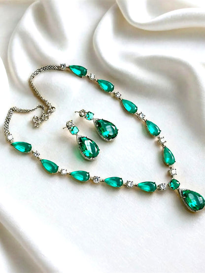 MUMTAZ EMERALD NECKLACE SET