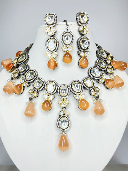 KAVYA CARNELIAN KUNDAN NECKLACE