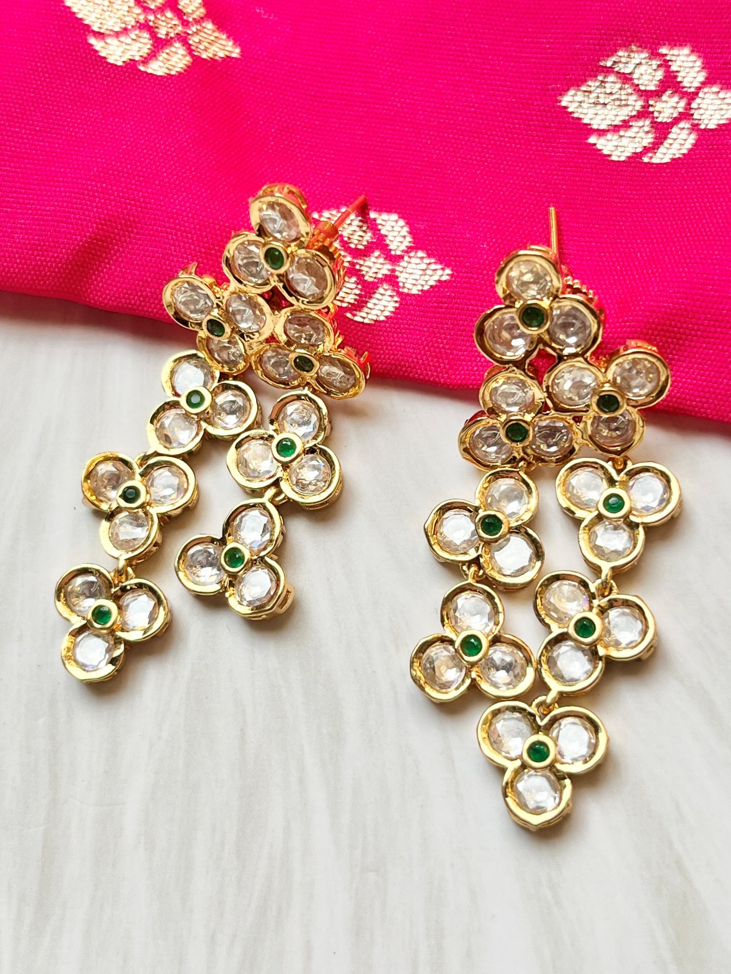 SWAPNESHWARI GOLD KUNDAN JEWELLERY SET