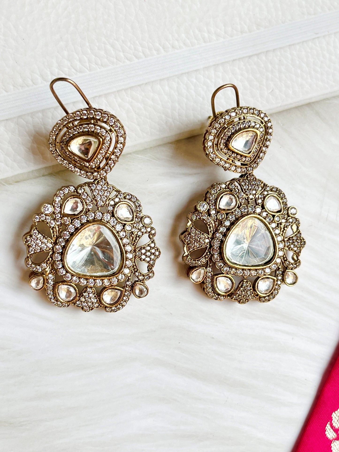 PARI EARRINGS WITH MAANG TIKKA
