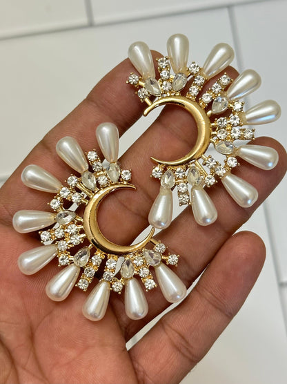 MOON SHAPE GOLD PEARL HOOPS