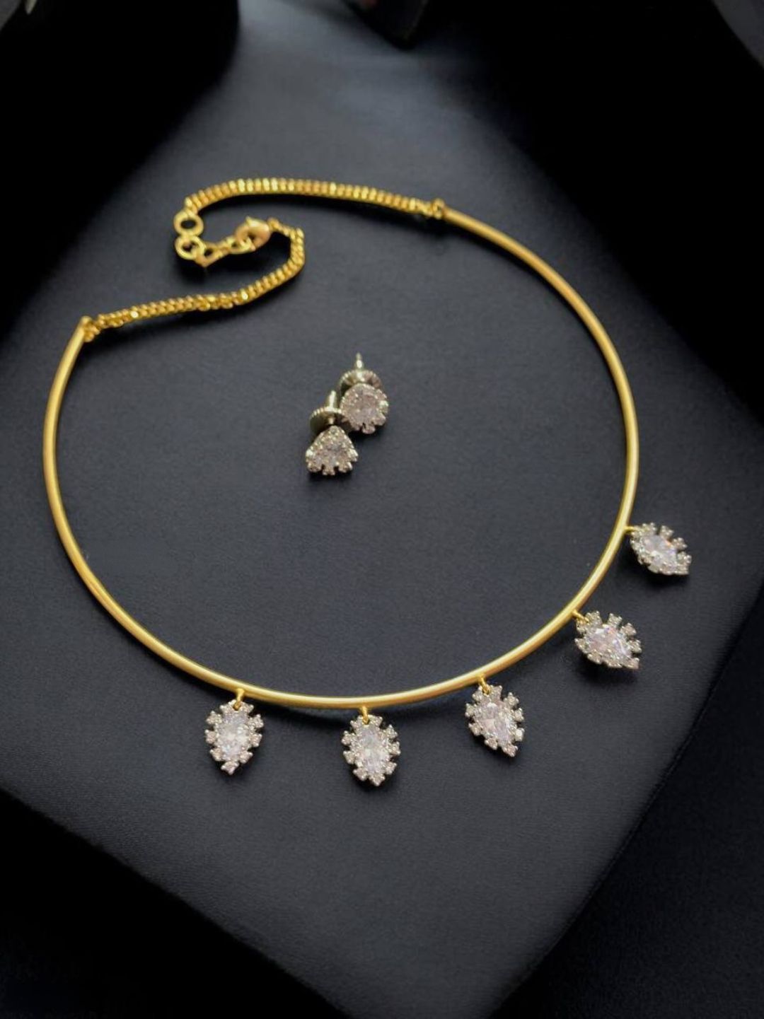 THALIA GLITTERING HASLI JEWELLERY SET