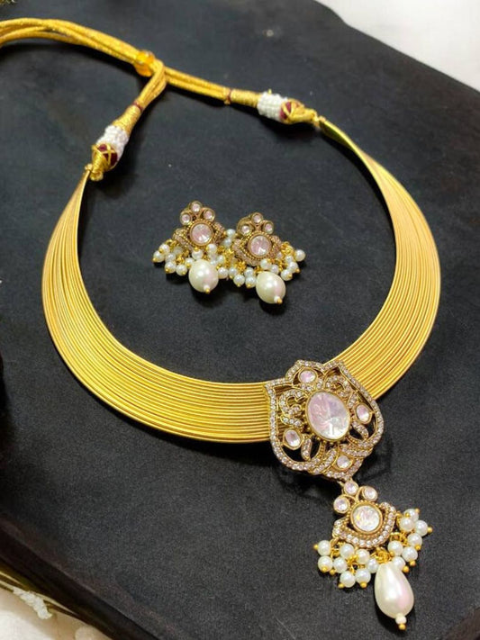 CHIC TRADITIONAL KUNDAN JEWELLERY