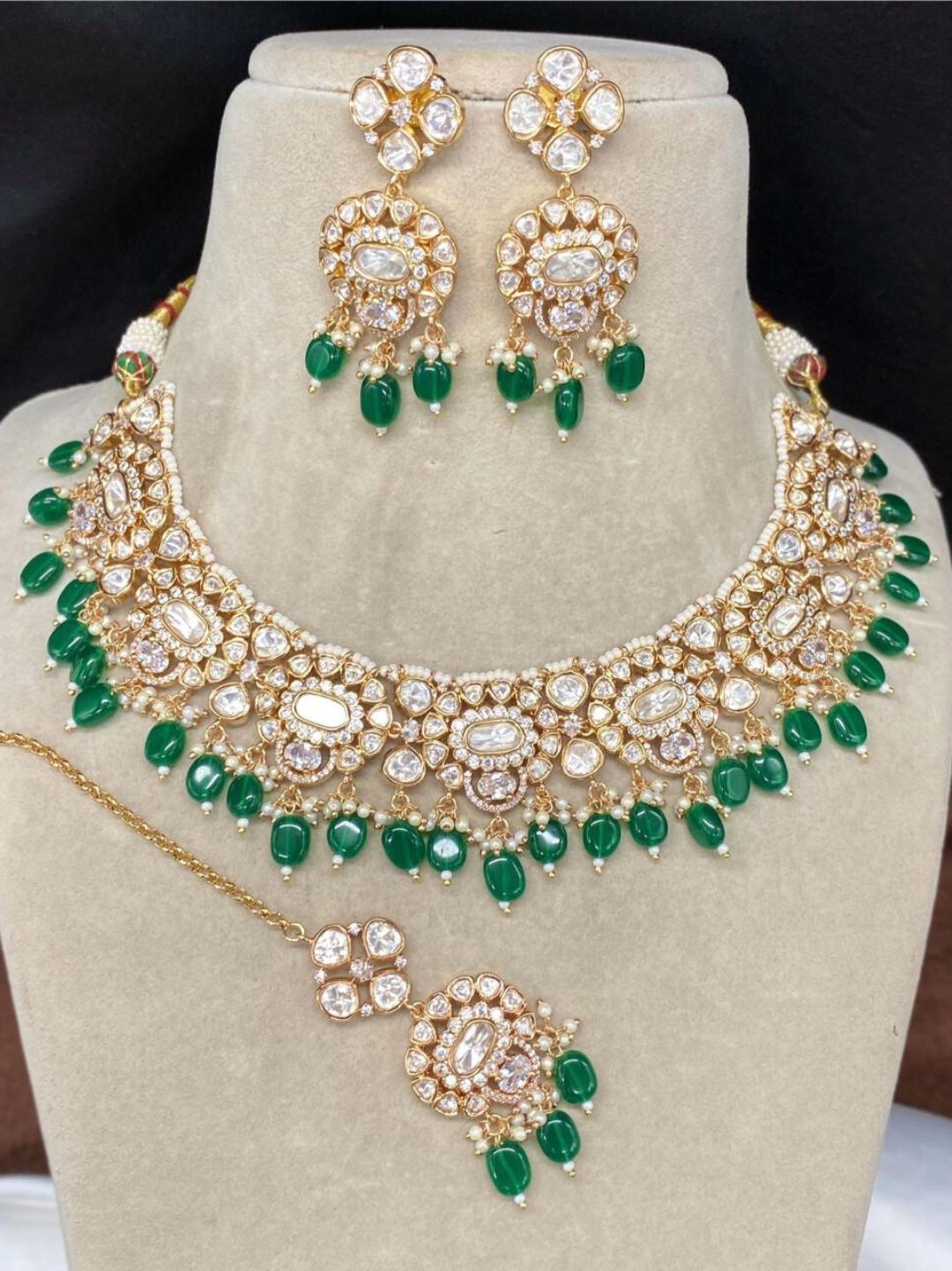 HIMANI EMERALD KUNDAN JEWELLERY SET