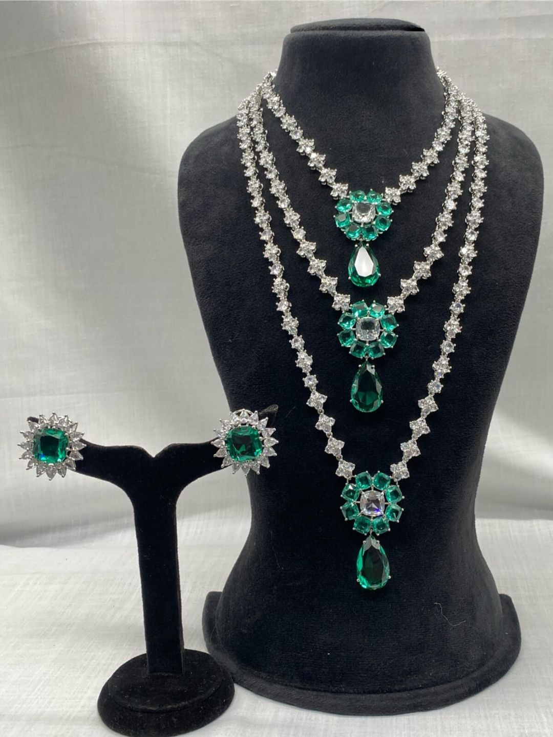 NITA EMERALD LONG NECKLACE SET
