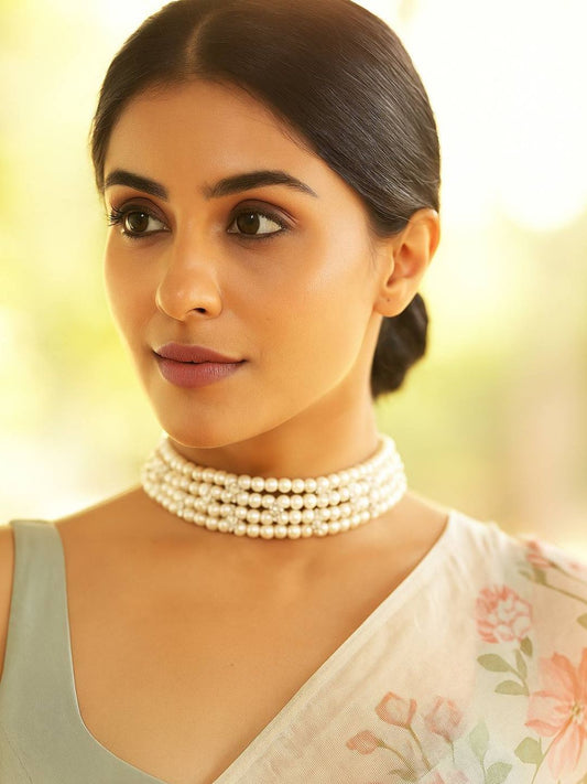 ELEGANT 3-LAYER PEARL CHOKER WITH DIAMOND STUDDED