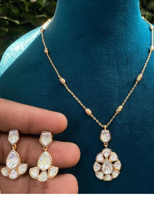 CLASSIC ROUND MOISSANITE PENDANT SET