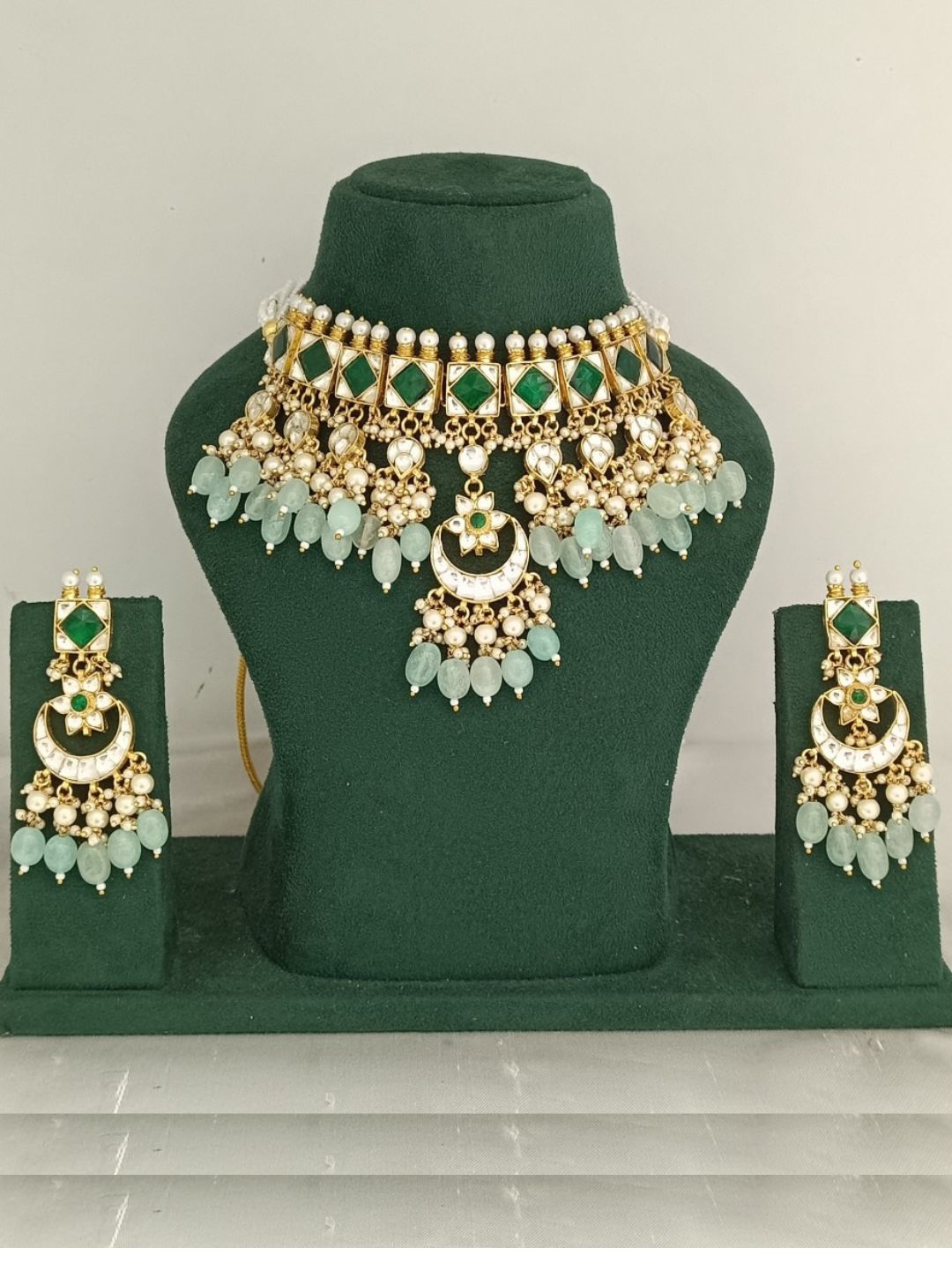 ISHA EMERALD KUNDAN CHOKER JEWELLERY SET