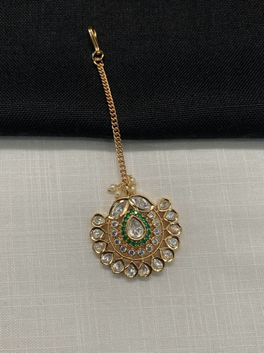 ROYAL GREEN KUNDAN MAANG TIKKA
