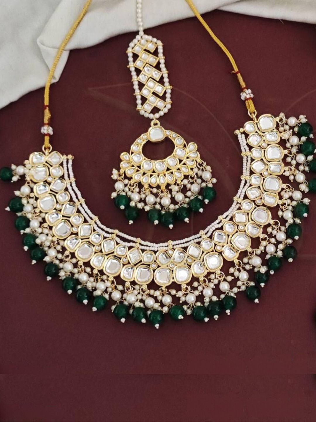 SOUMYA EMERALD NECKLACE SET