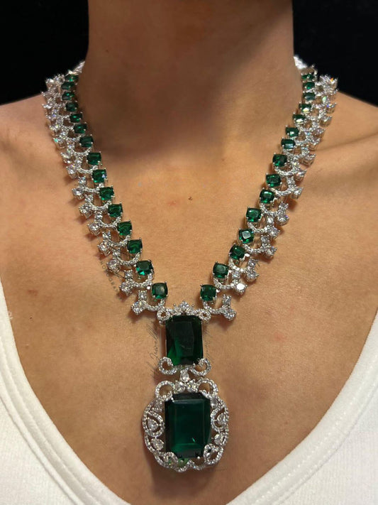 NITA SMALL EMERALD NECKLACE SET