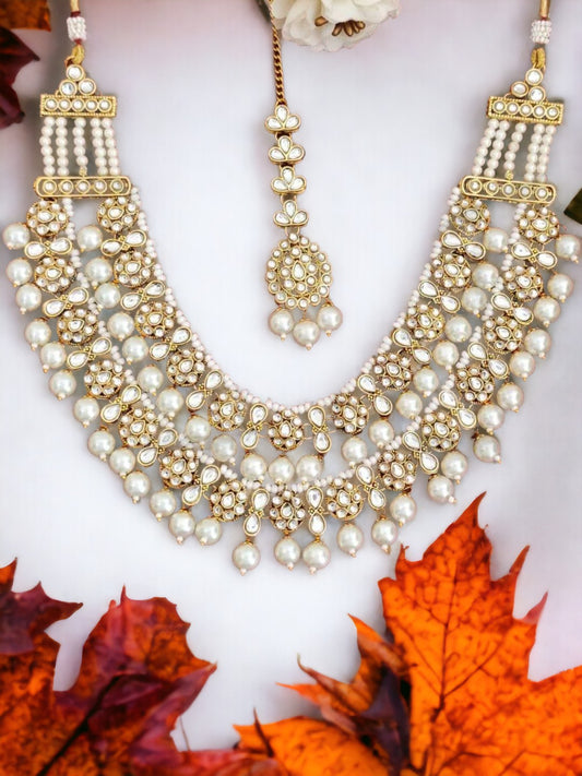 CHARU WHITE JEWELLERY SET