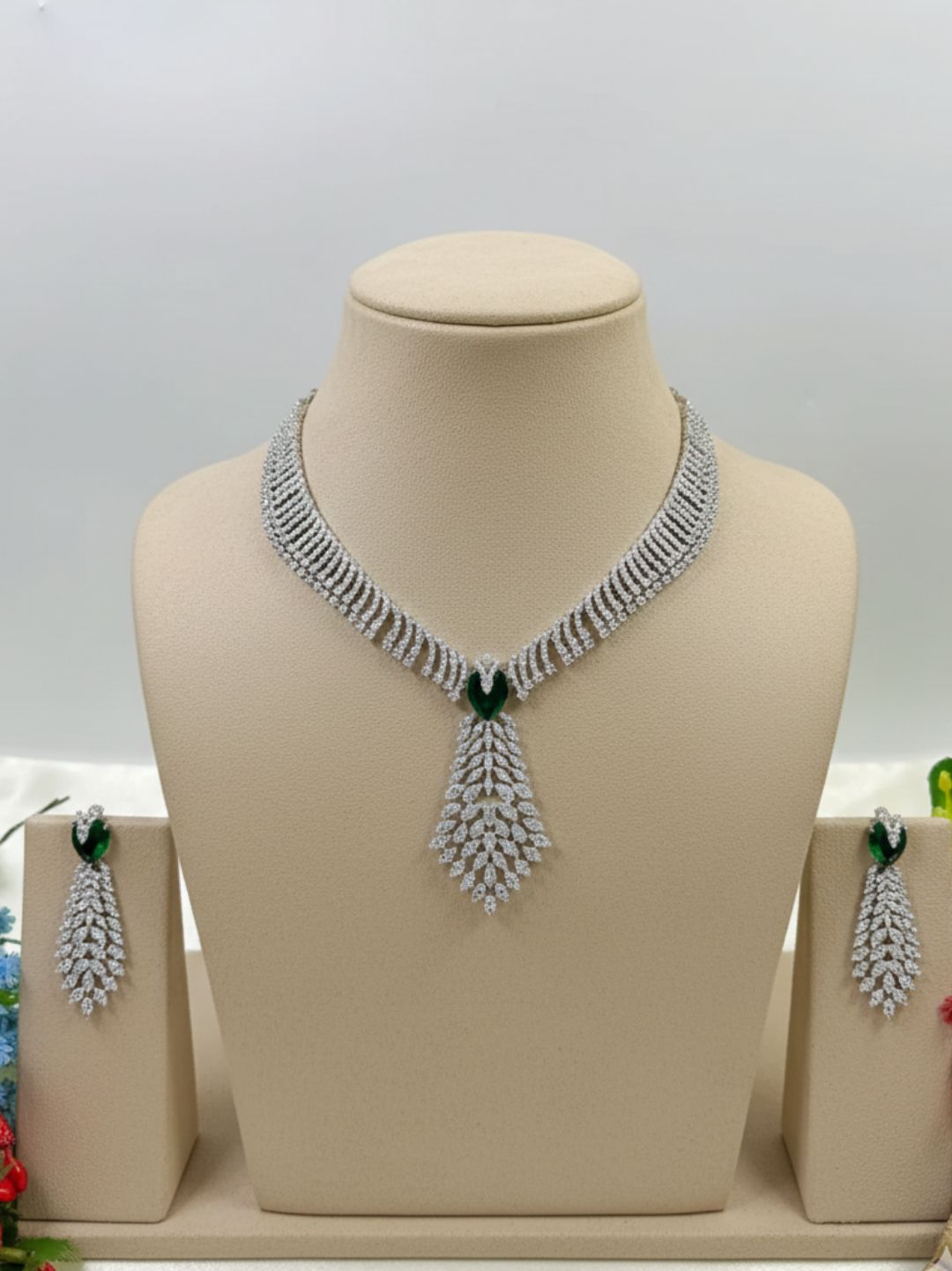 ZARENA EMERALD DROP AD NECKLACE