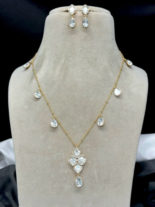 ZUREY GOLD KUNDAN PENDANT SET